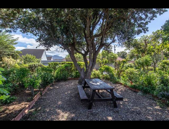 5 BEDROOM HOUSE FOR SALE IN BERGVLIET